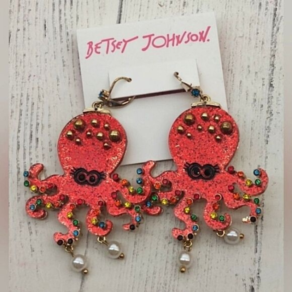 Betsey Johnson OctopEarrings
Pearls Jewels Womens
Accessories